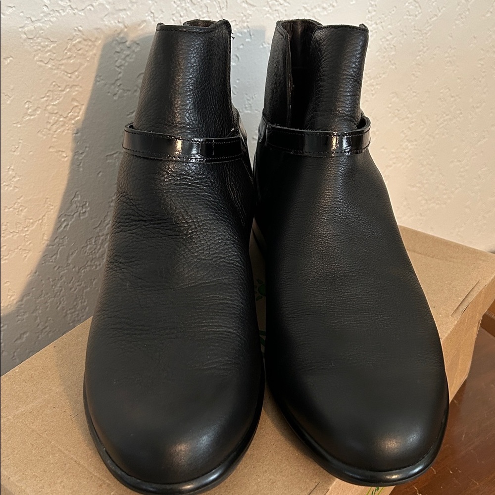 Naot Briza Black Leather Ankle Booties - Picture 5 of 6